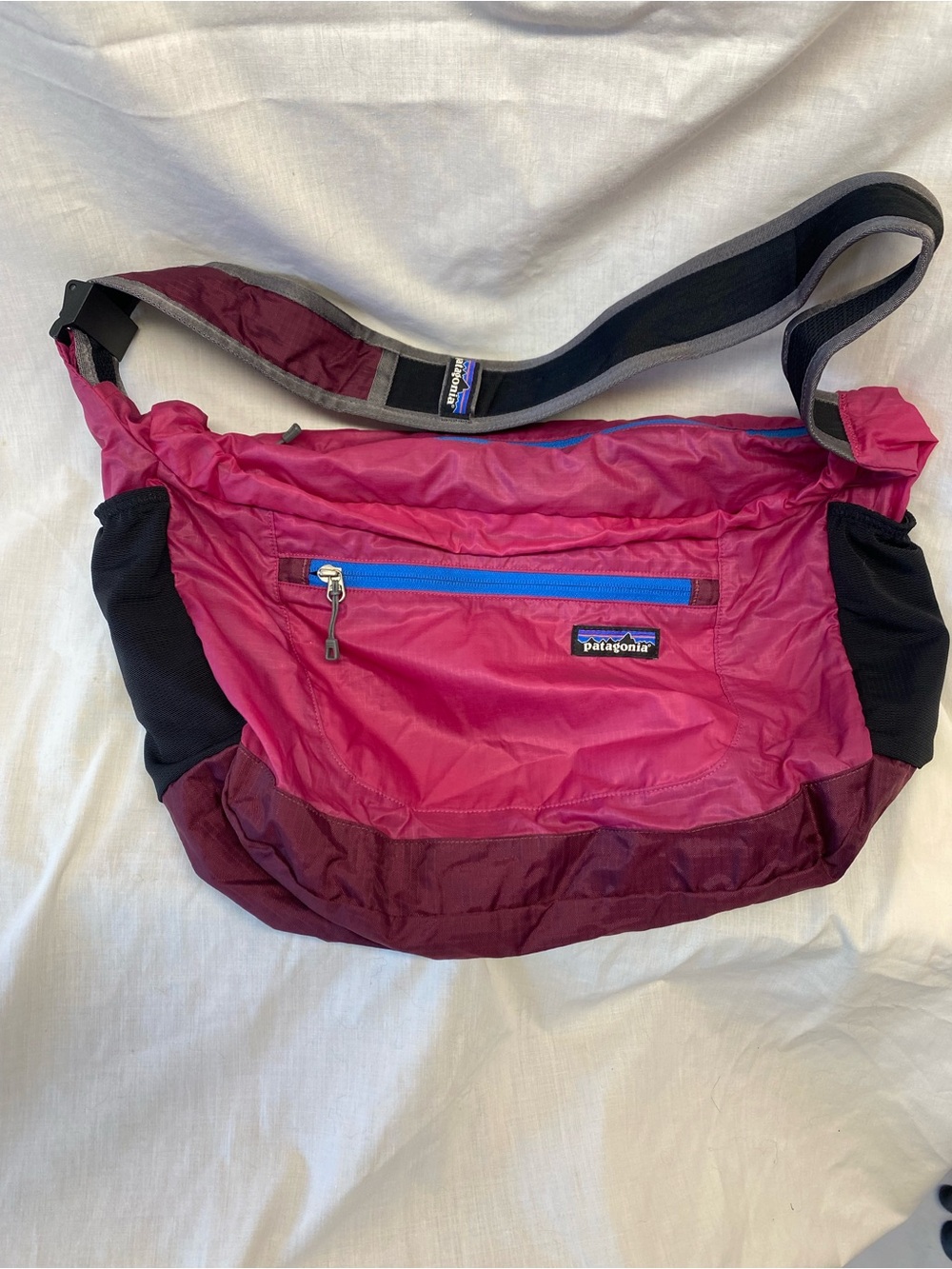 Patagonia Magenta and Burgundy Crossbody Sling Bag - Gently used, Packable